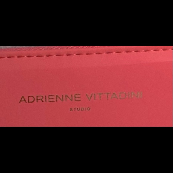 ADRIENNE VITTADINI PHONE CHARGING CLUTCH WALLET with WRIST STRAP - Picture 2 of 10